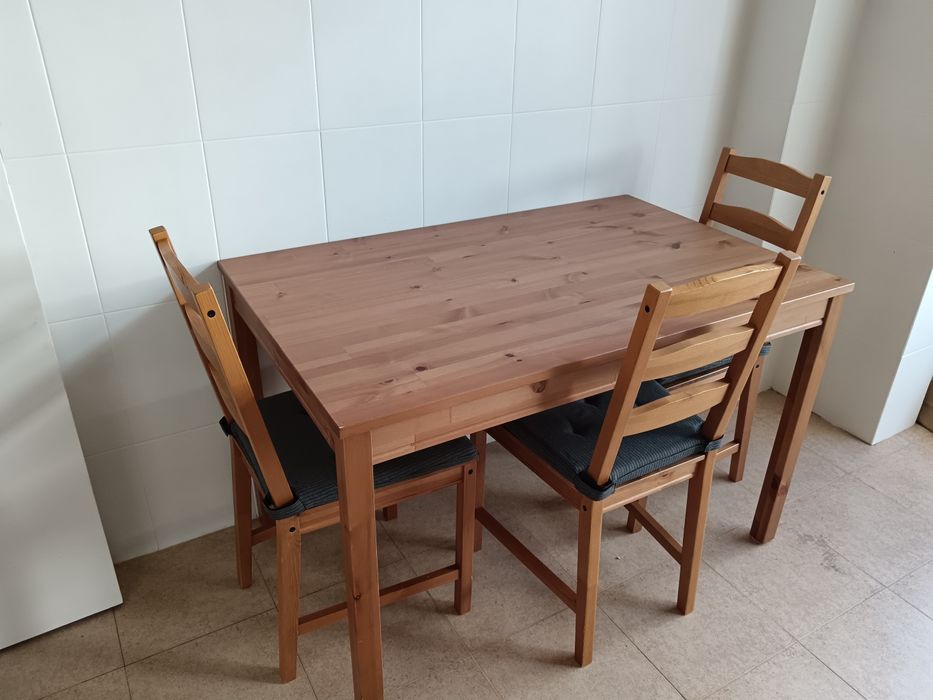 Mesa de cozinha com 4 cadeiras