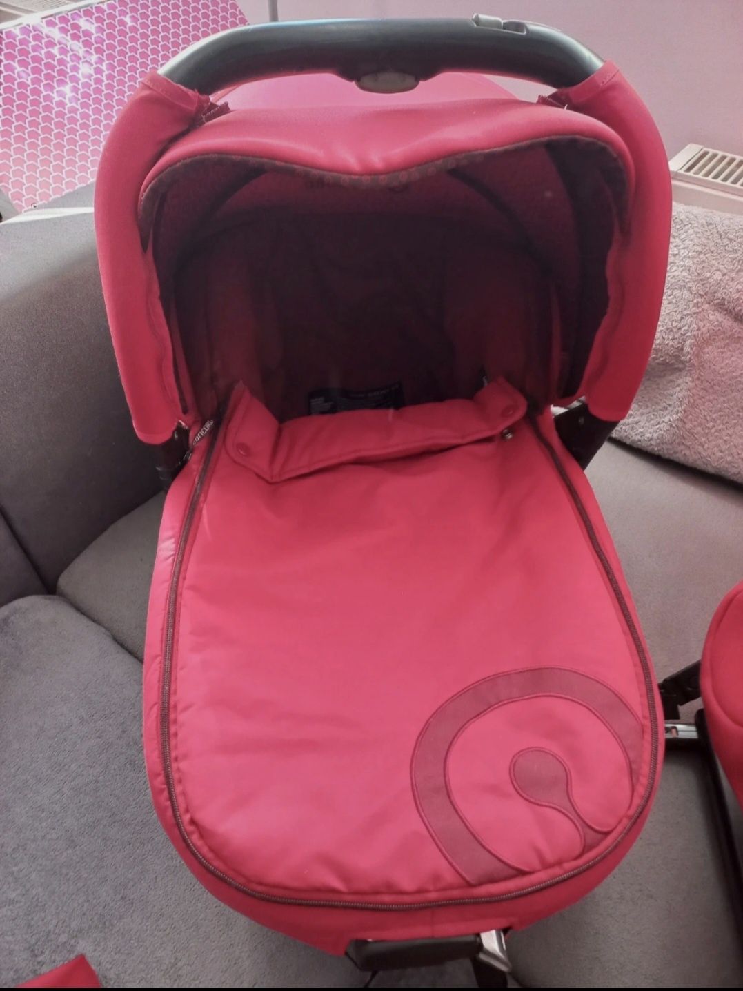 Wózek dziecięcy z fotelikiem isofix