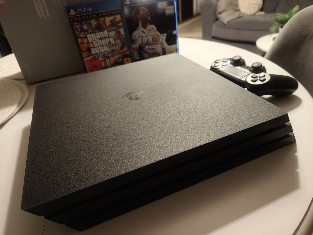 PS4 pro, pady+gry, stan idealny