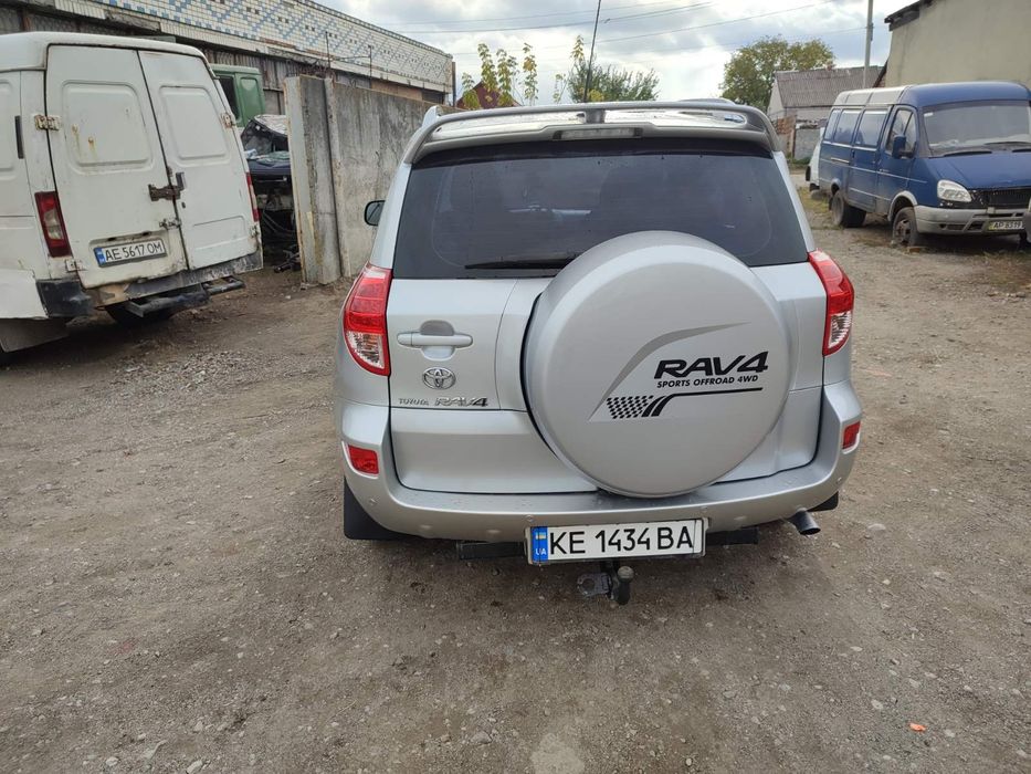 Toyota.    Rav 4