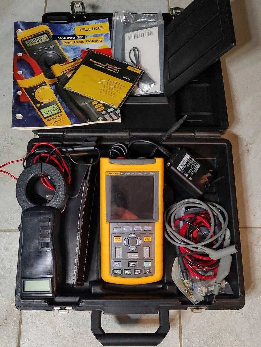 Oscyloskop przemysłowy Fluke 123 20 MHz z akcesoriami