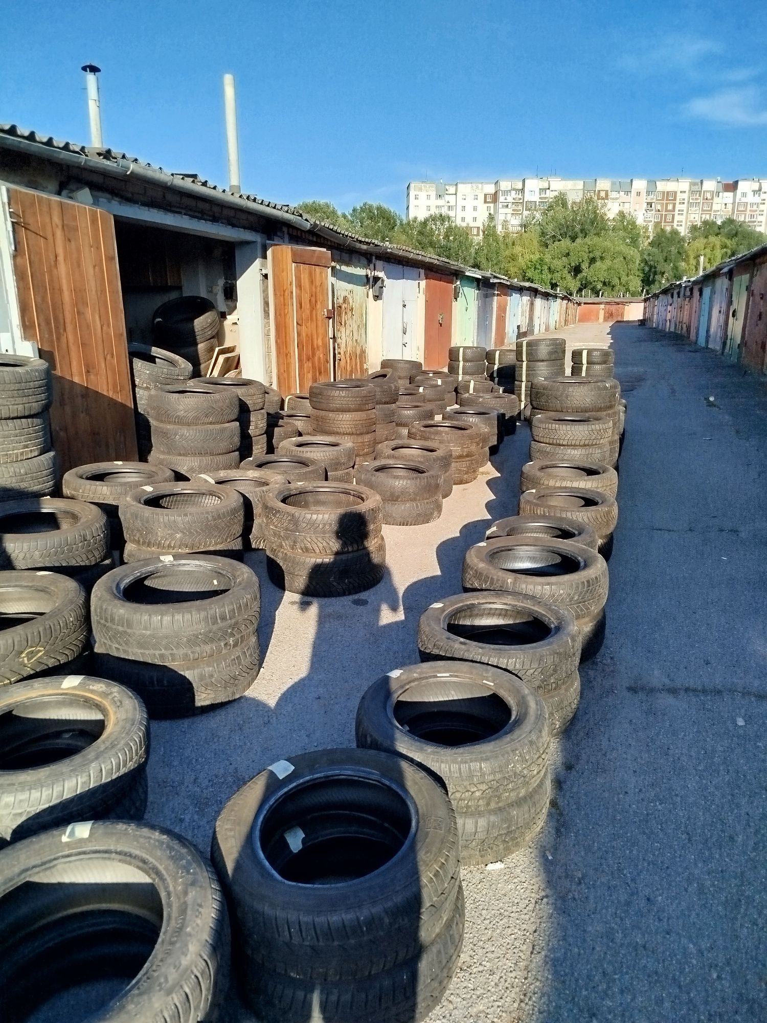 Продам шини різних діаметрів и брендів