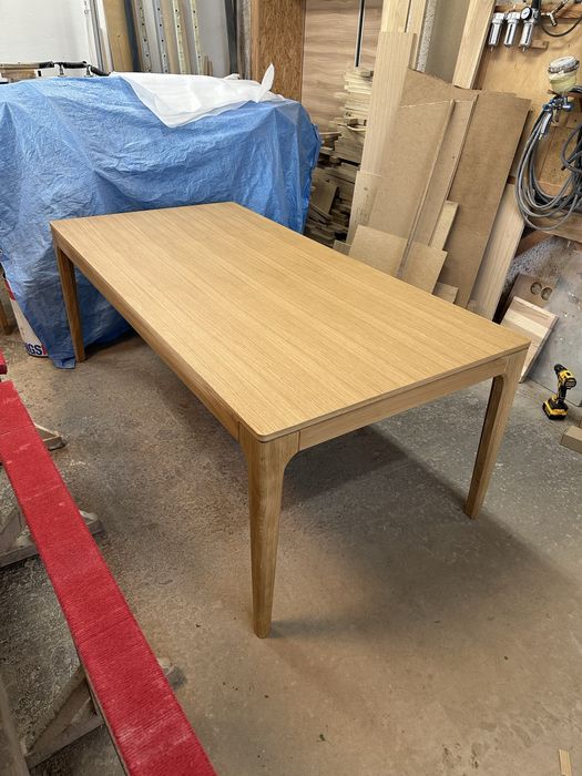 Stół dębowy z mozliwoscią rozkladania.