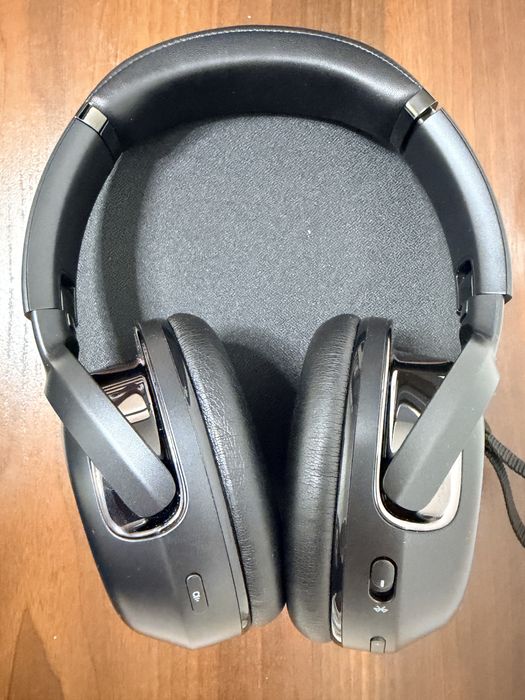 Продам повнорозмірні навушники JBL One Tour M2