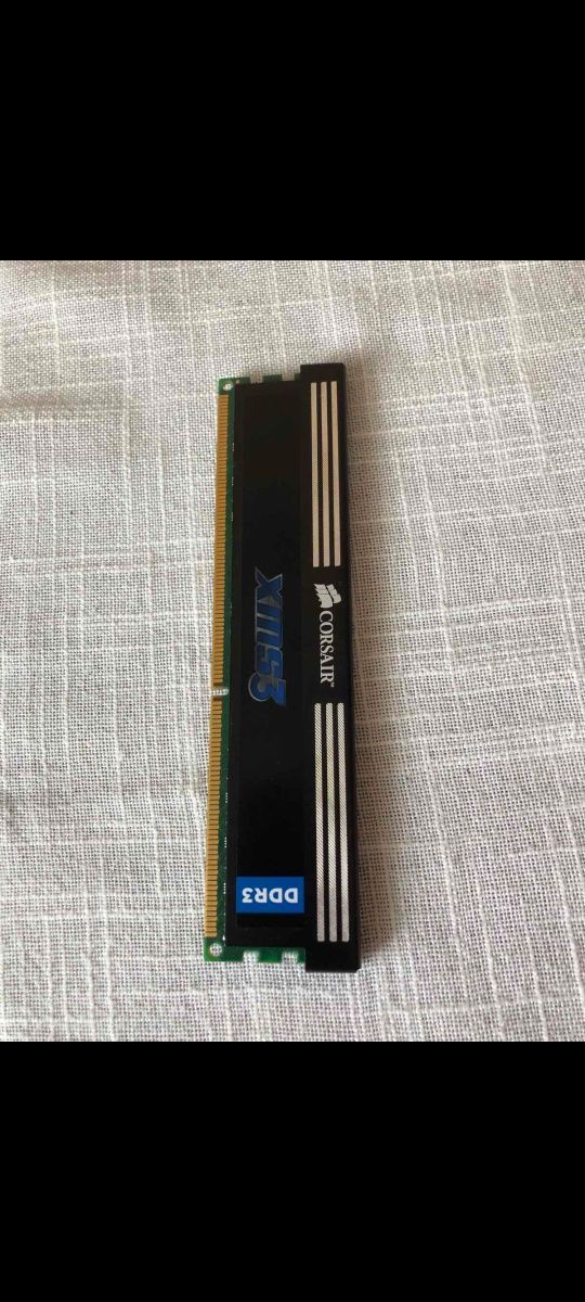 DDR 3 Corsair XMR 3. 2 GB