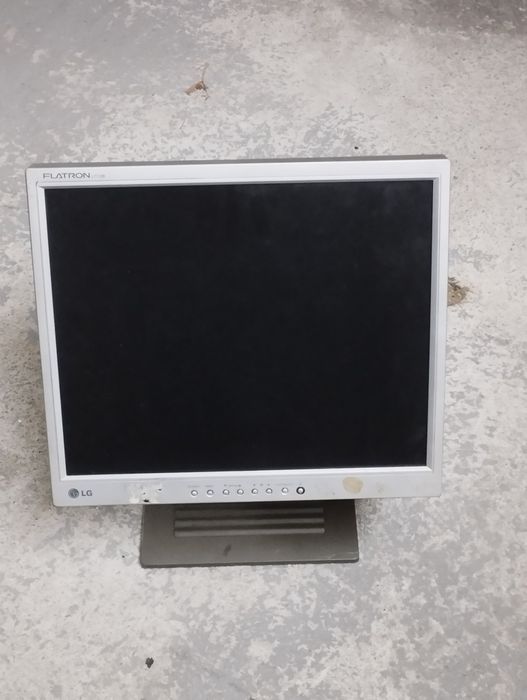 Dois monitores LG