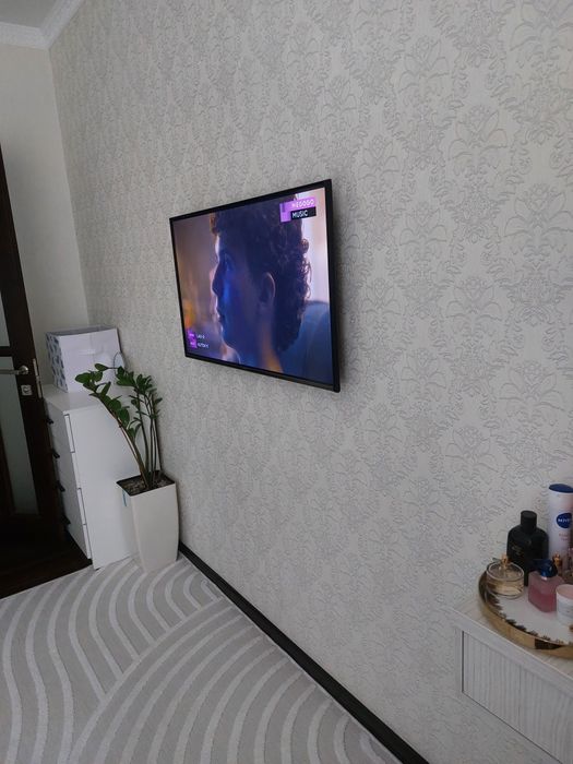 Продається в гарному стані телевізор 40 дюймів.