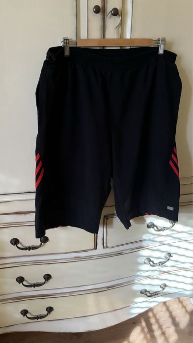 Calções da marca Adidas