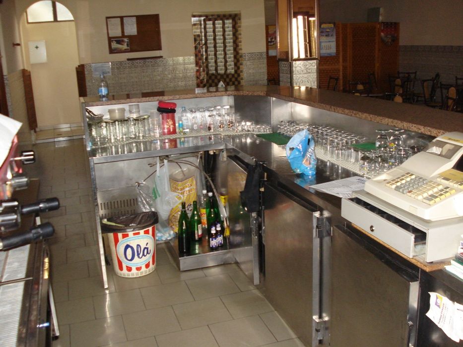 Balcão de estabelecimento comercial (café)