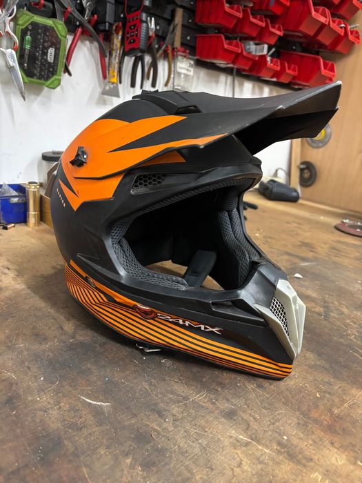 Kask enduro na motor