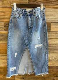 Spódnica jeansowa z dziurami przetarcia