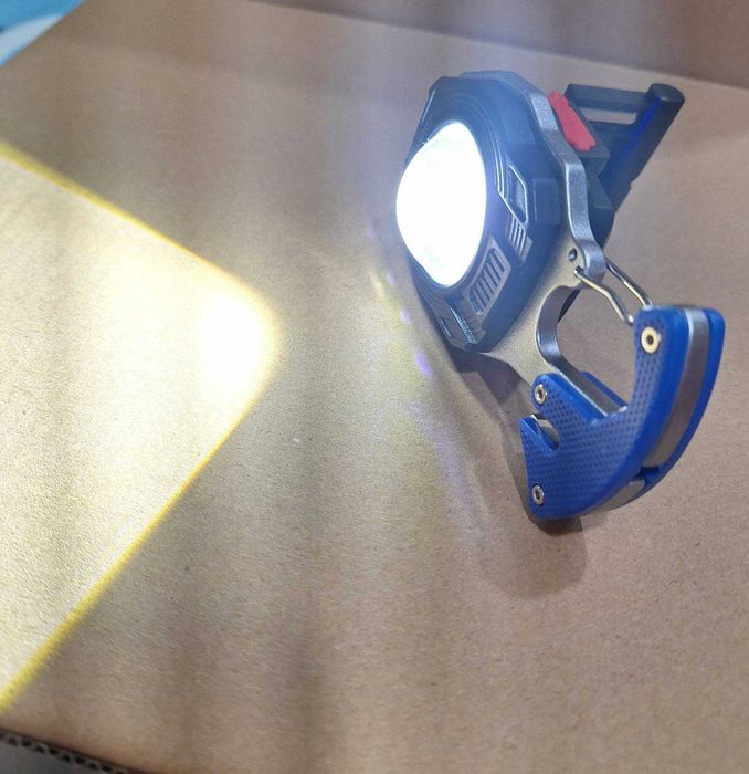 Брелок с зажигалкой и отвёртка и аккумуляторный