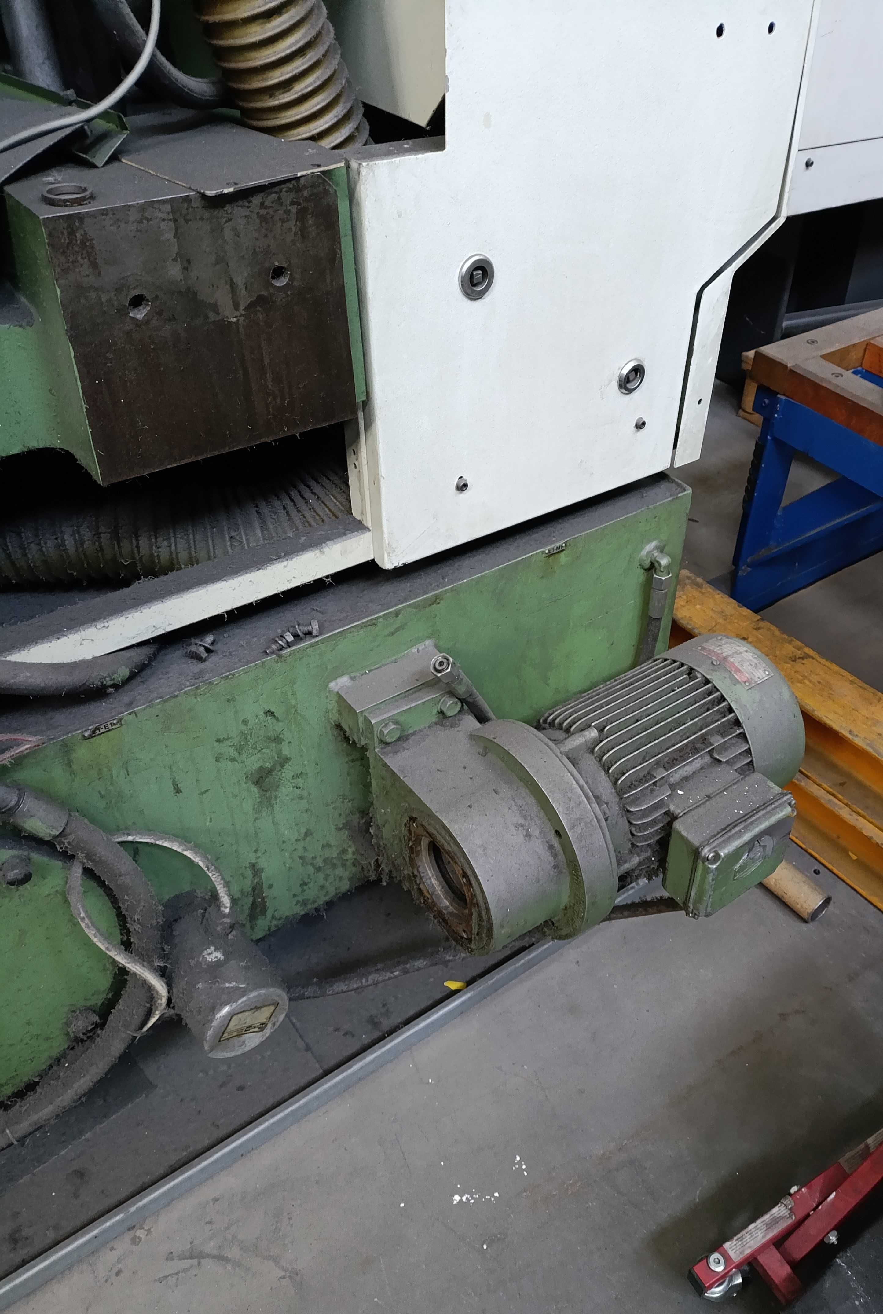 Tokarka CNC TRAUB TNC 30/42D (niesprawna, niekompletna)