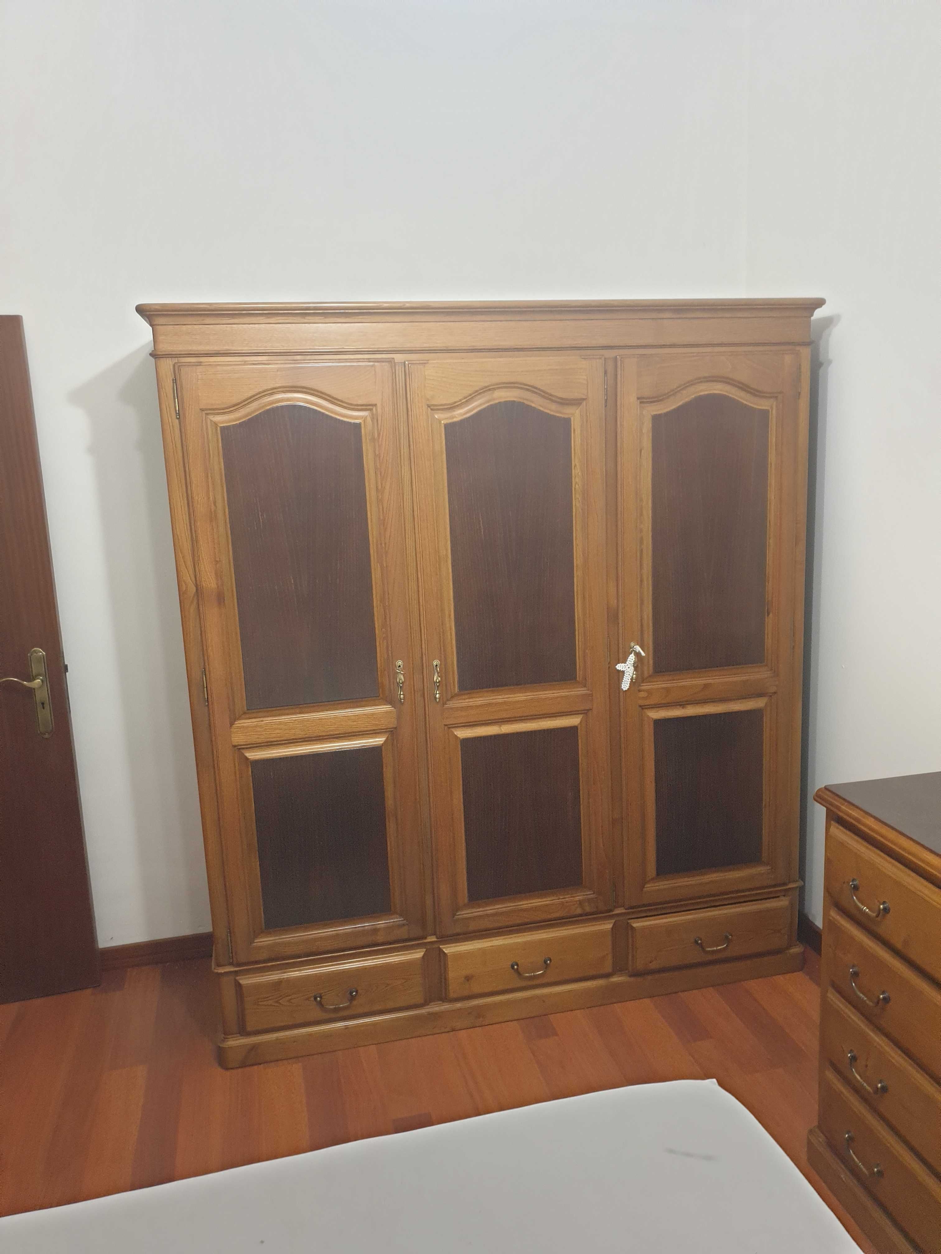 Quarto de casal em bom estado