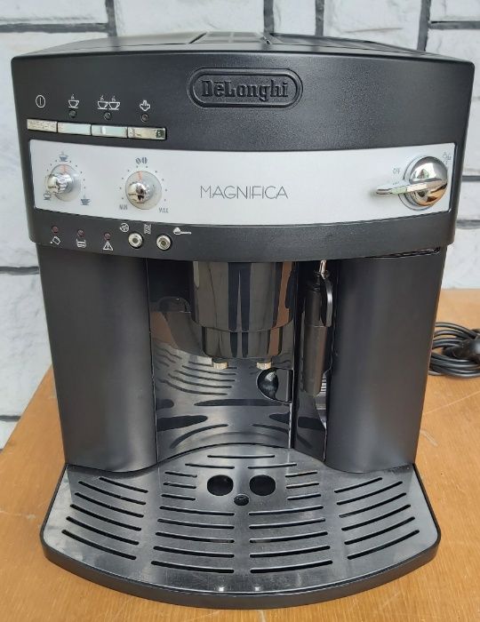 Кофемашина кофеварка Делонги Delonghi ESAM 3200 B черная б/у