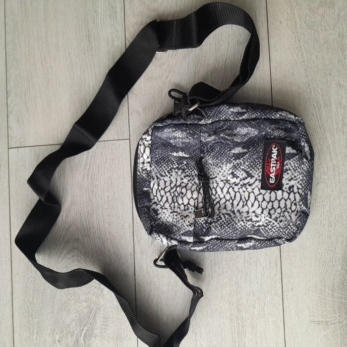 Nowa torebka na ramię wzor węża  Eastpak USA
