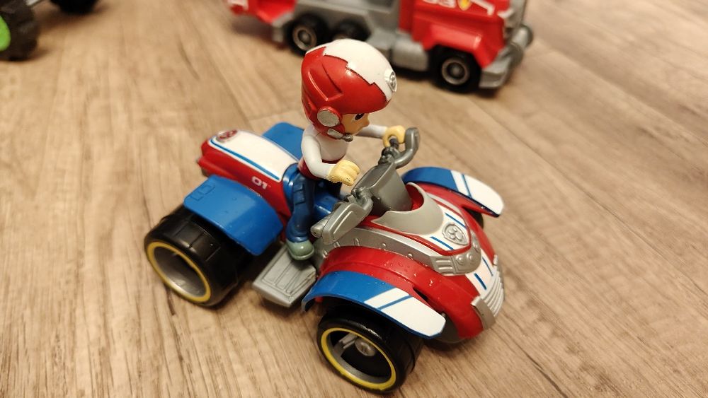 Zestaw  5 pojazdów z filmu psi patrol.