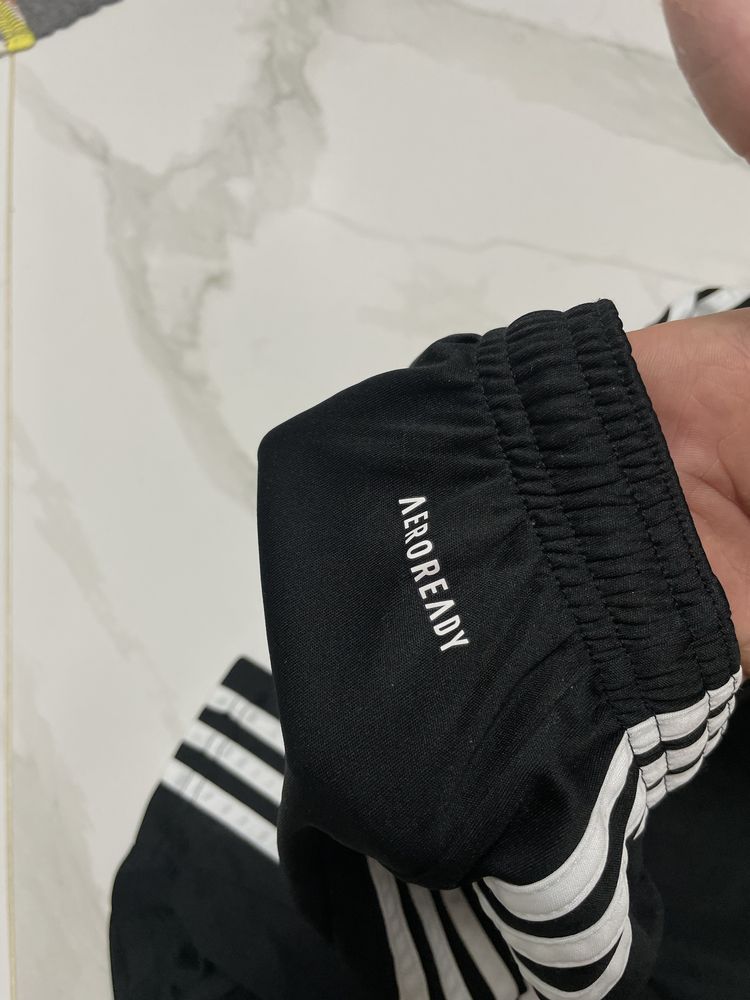 Нові Чоловічі шорти adidas L aeroready оригінал