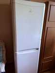 Lodówka Indesit wysokość 170 cm.