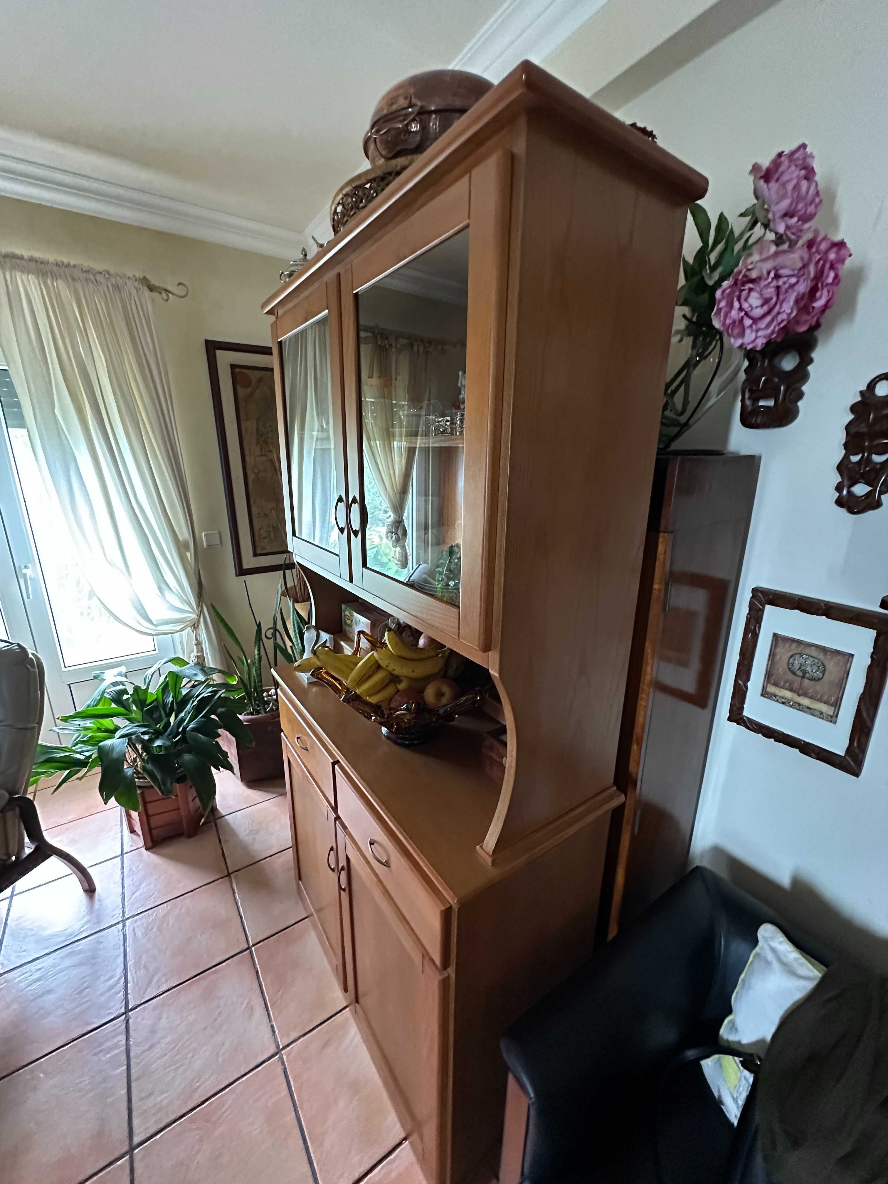 Móvel Cristaleira Madeira Maciça (loiças e bananas não incluídas!)
