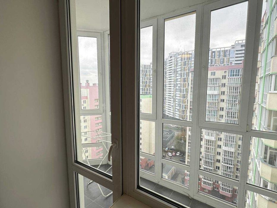 Простора та тепла 1 кімн квартира ЖК Садовий біля метро Лівобережна