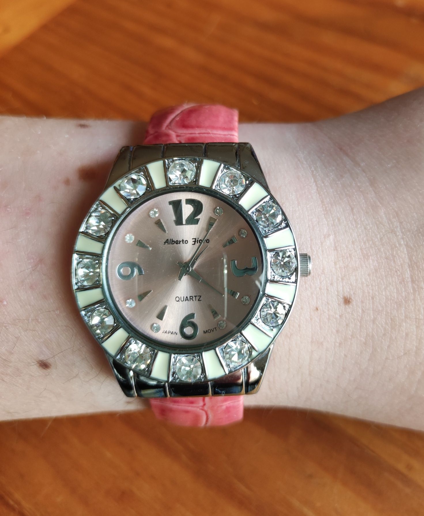 Relógio Rosa com Brilhantes