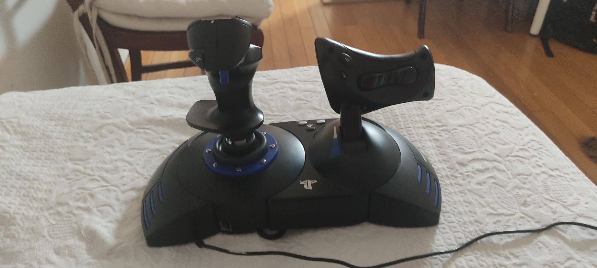 Thrustmaster T.FLIGHT HOTAS 4