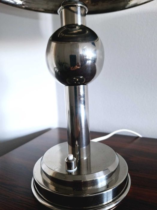 Candeeiro de mesa cromado. Chrome table lamp