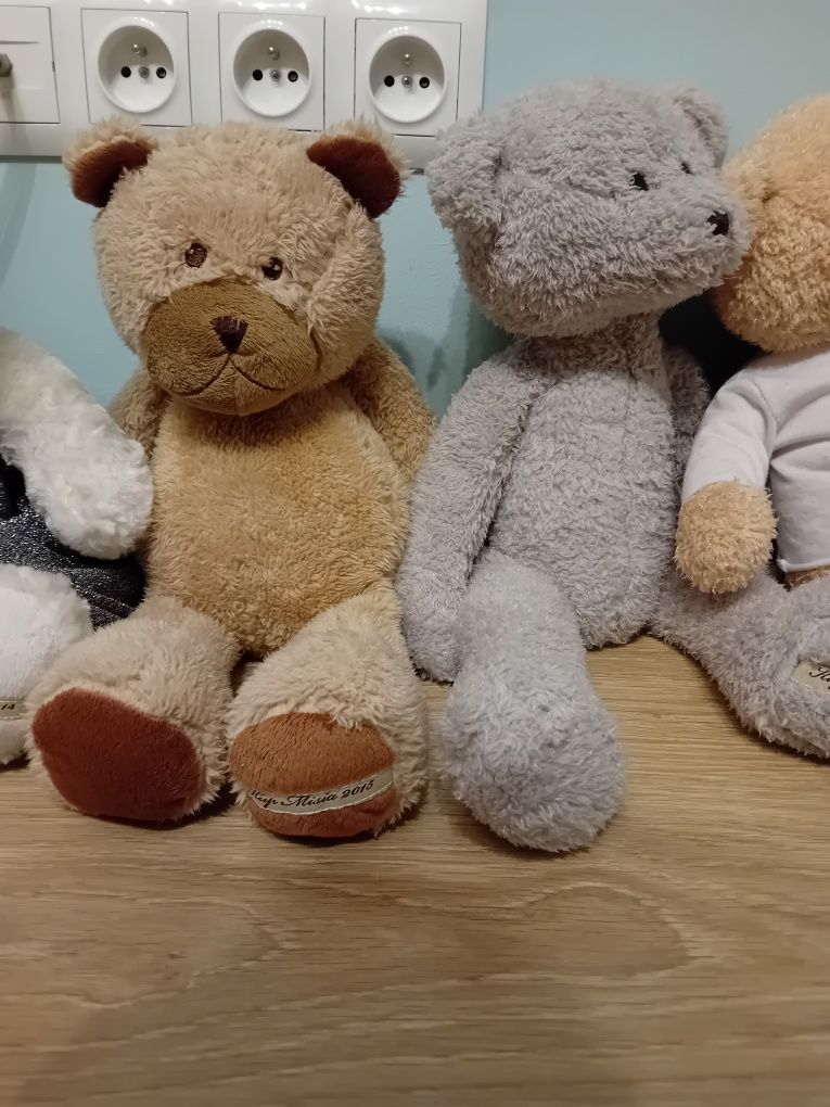 Zestaw misiów w tym misie kolekcjonerskie 
Stan bardzo dobry,