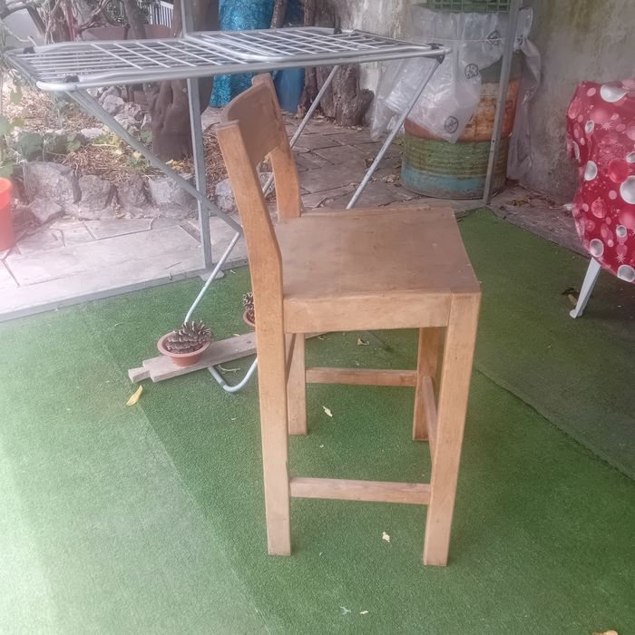 Cadeira alta de madeira