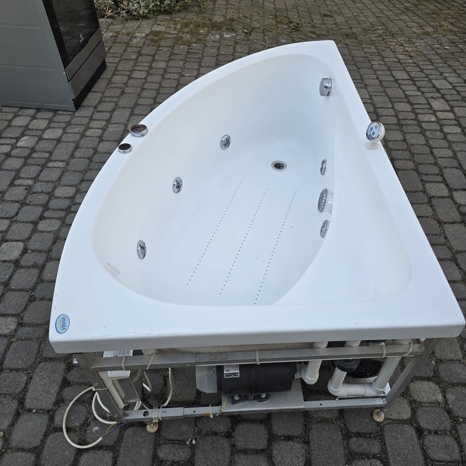 Wanna narożna z hydromasażem 145x90