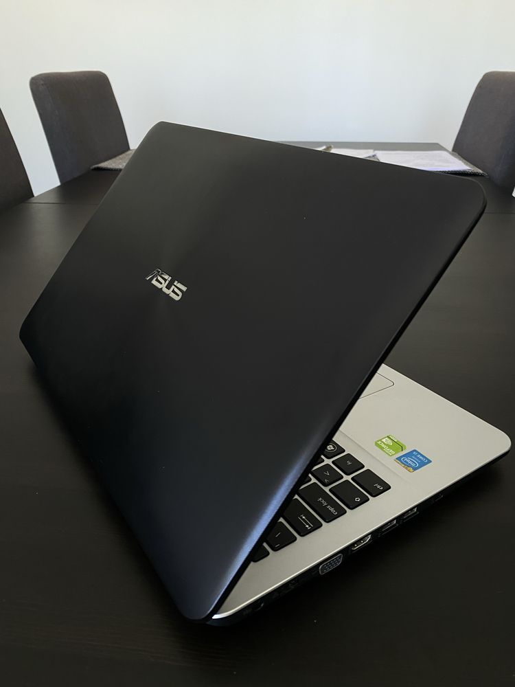 Portátil ASUS i5