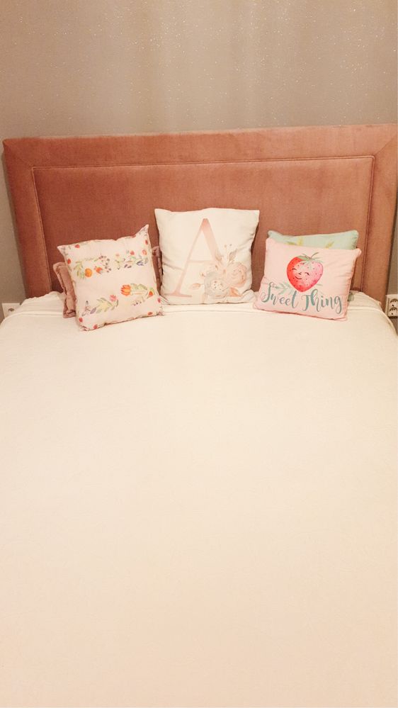 Cama Veludo Rosa com Estrado Elevatório ( arrumação )