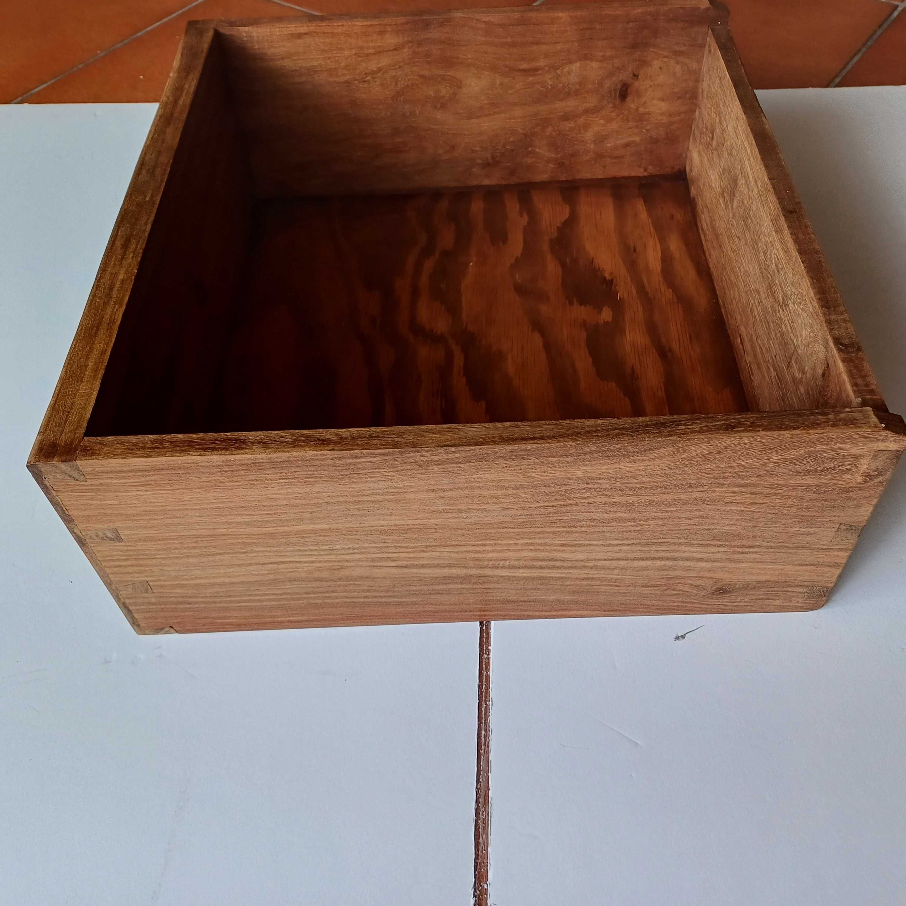 Armário  de sucupira com portas de correr