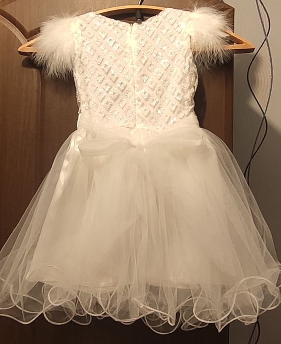 Святкова біла сукня для дівчинки