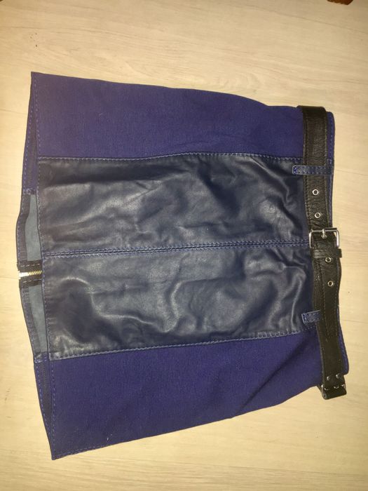 Mini spódnica S skóra naturalna niebieska z dzianiną czarny pasek