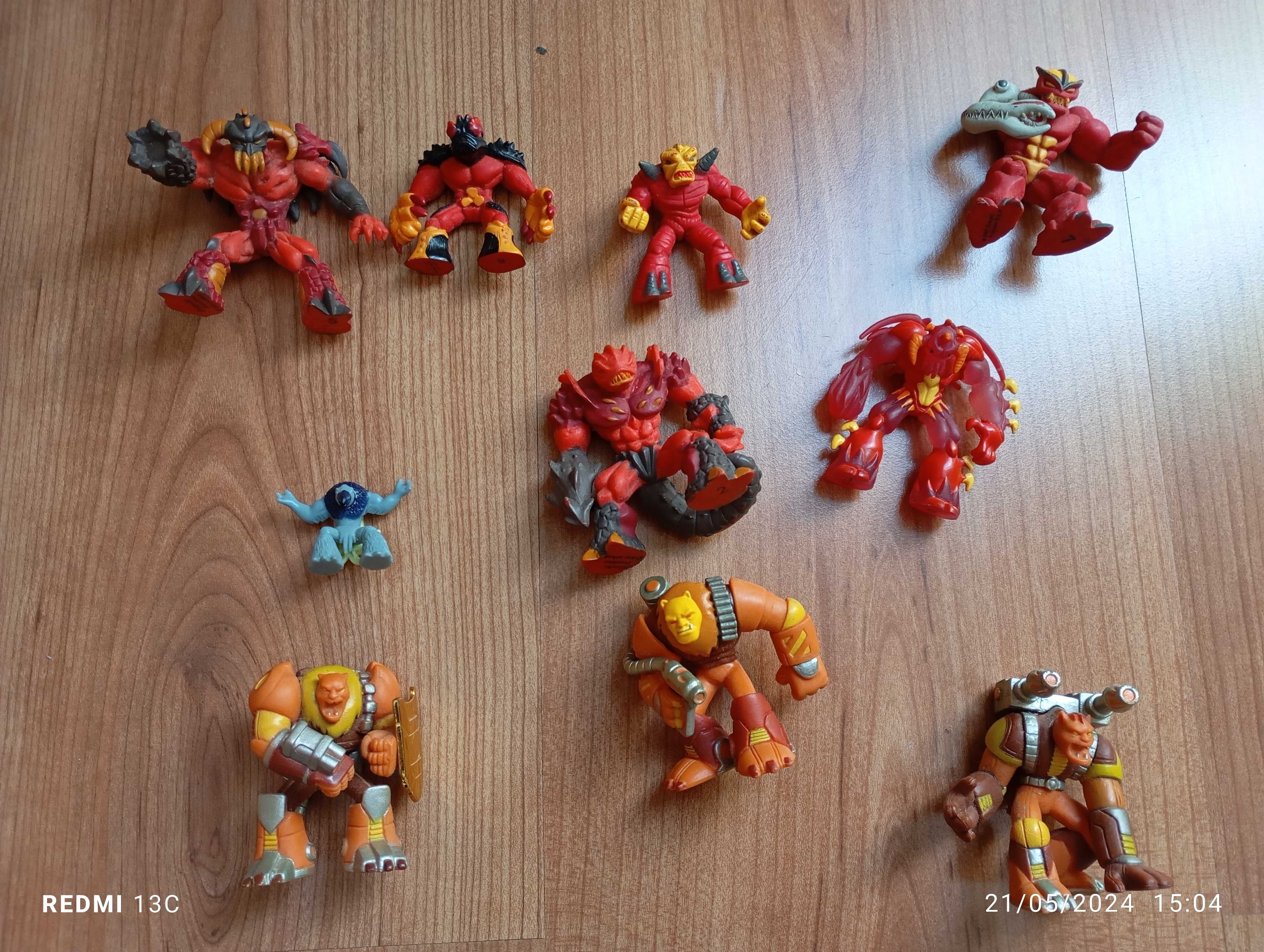 Várias figuras gormitis