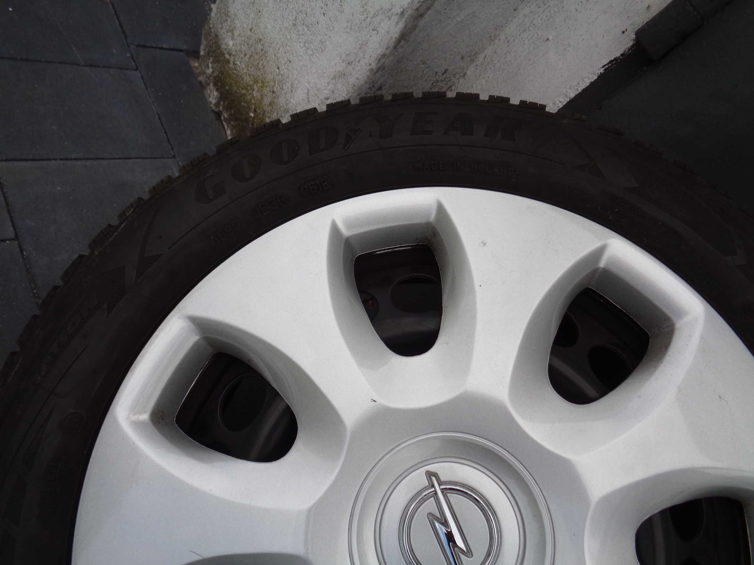 Koła zimowe OPEL FIAT 15 cali 4x100, opony 7,6mm, Corsa Punto CZUJNIKI