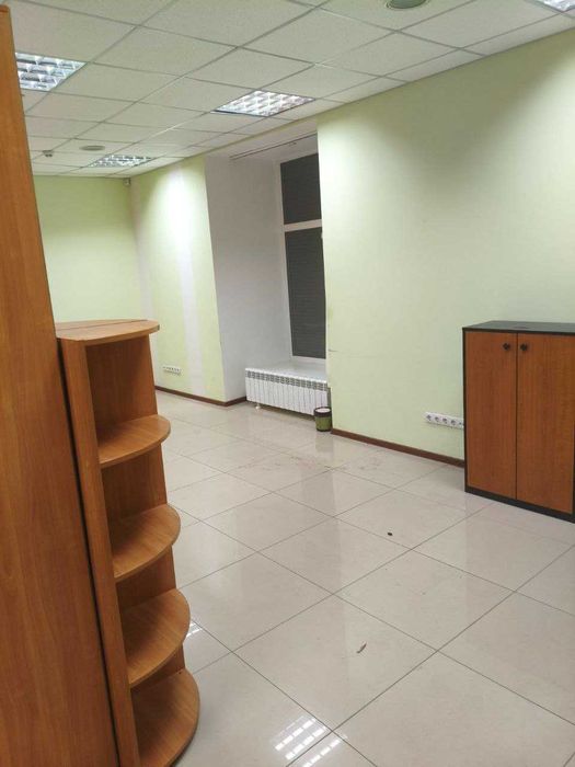 Офісне приміщення, окремий вхід, меблі, комунікації, побутова техніка