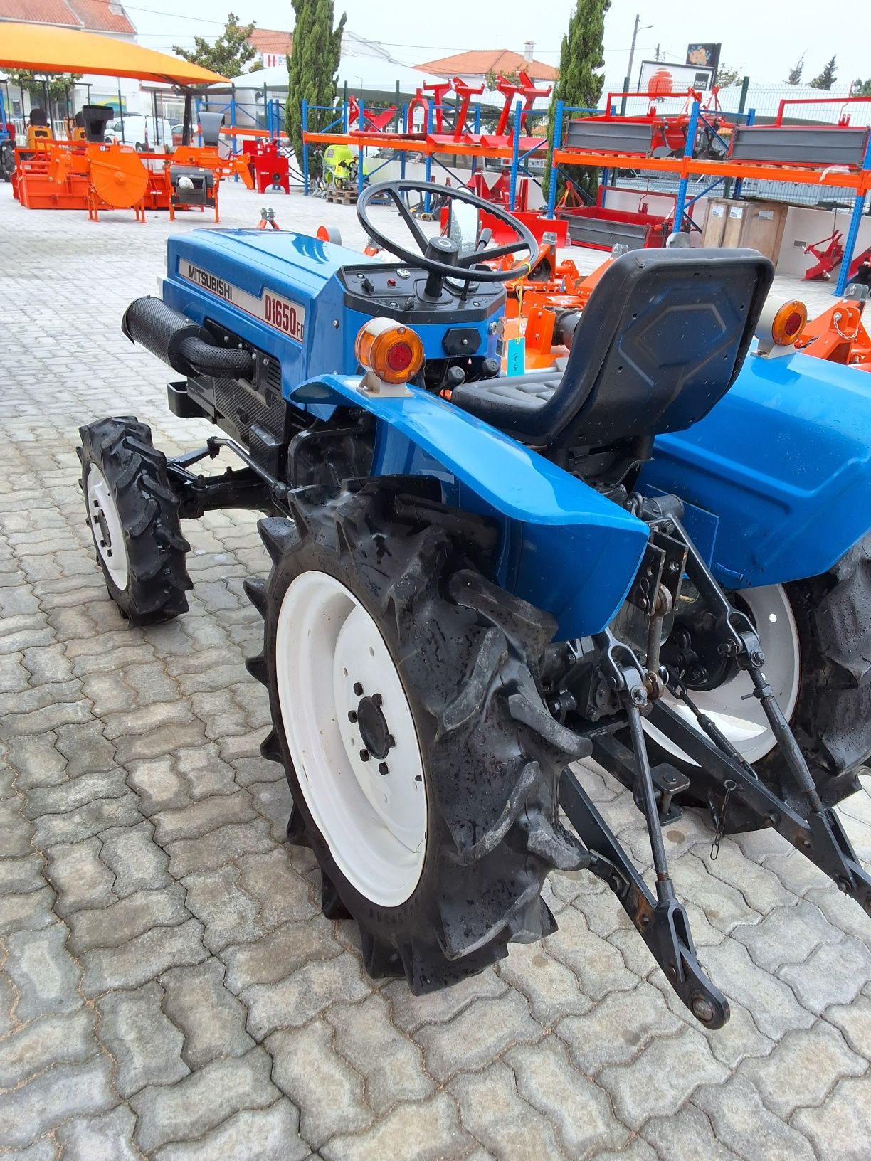 Mitsubishi D1650fd/4×4 com frese