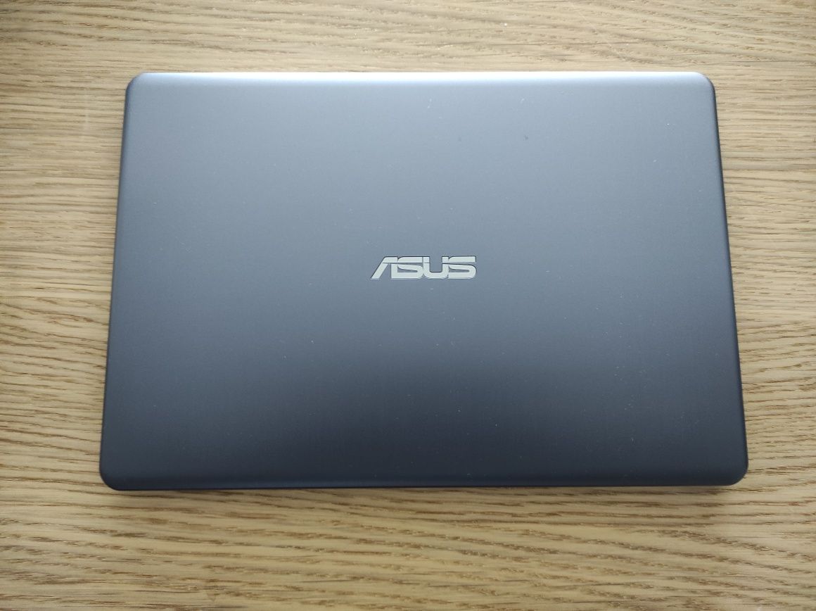 Portátil ASUS 1.1ghz