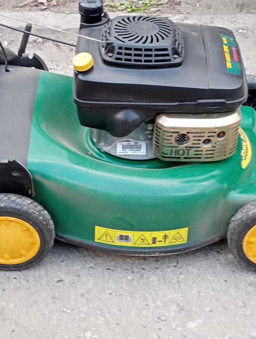 Kosiarka John Deere Kawasaki z napędem i koszem