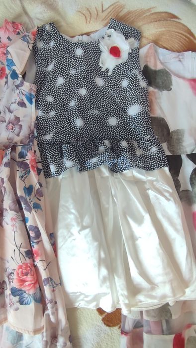 СРОЧНО ПРОДАМ платья на девочку