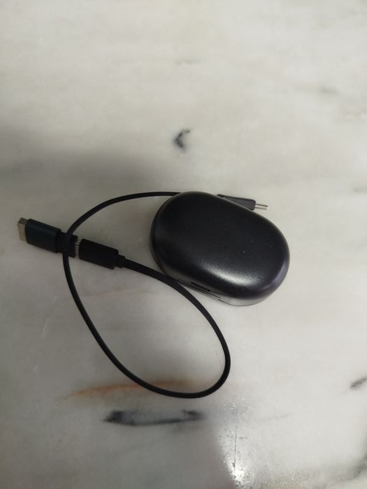 Airpods pretos, novos e a funcionar na perfeição.