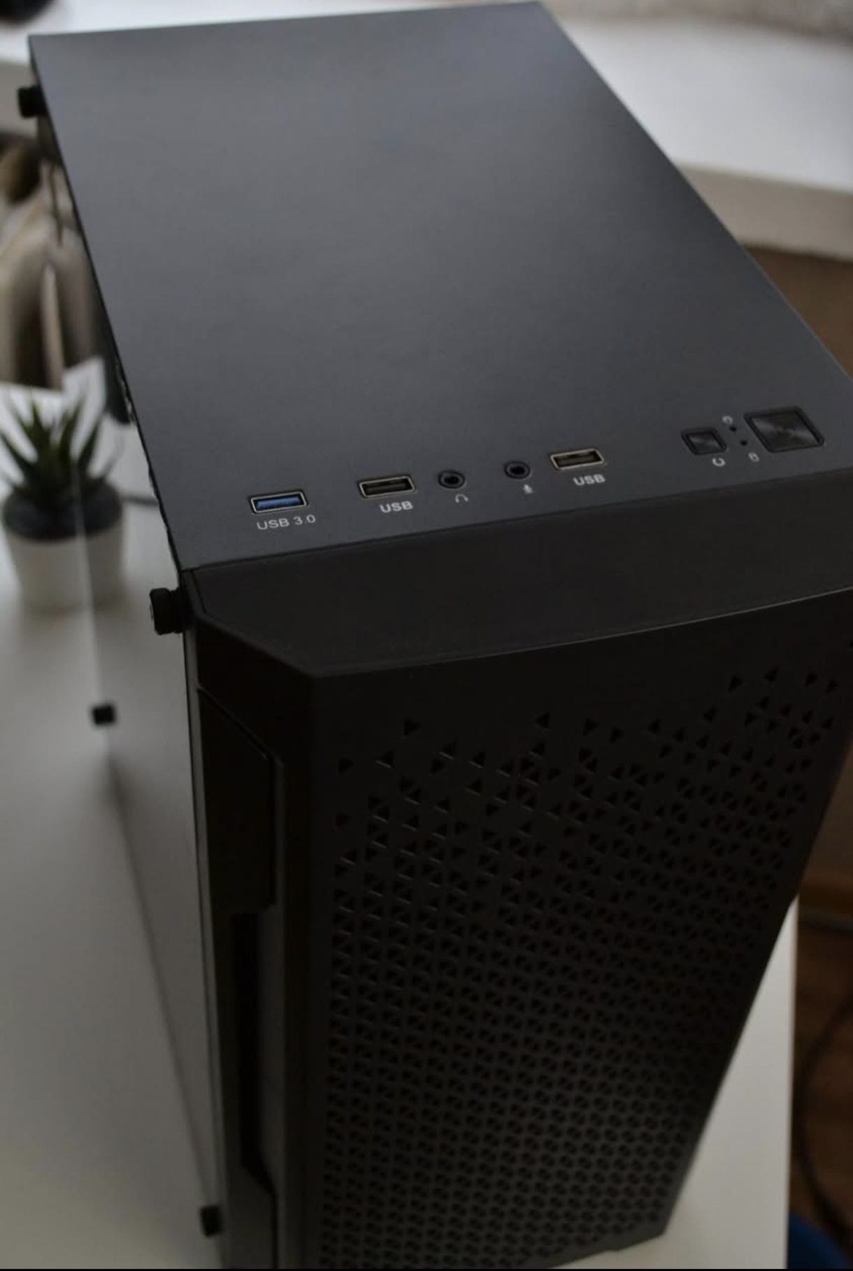 Komputer | Intel 8 rdzeni/Radeon RX 8GB/16GB DDR4/1TB SSD