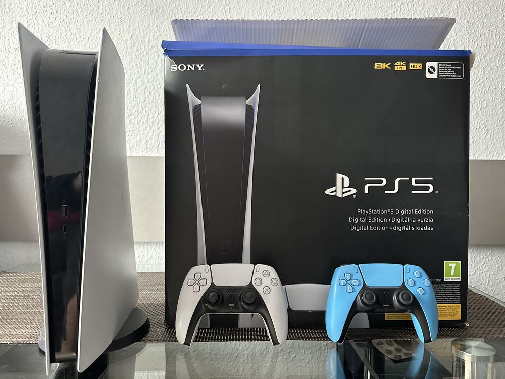 Playstation 5 Digital Edition 825GB SSD 8K HDR + 2 pady