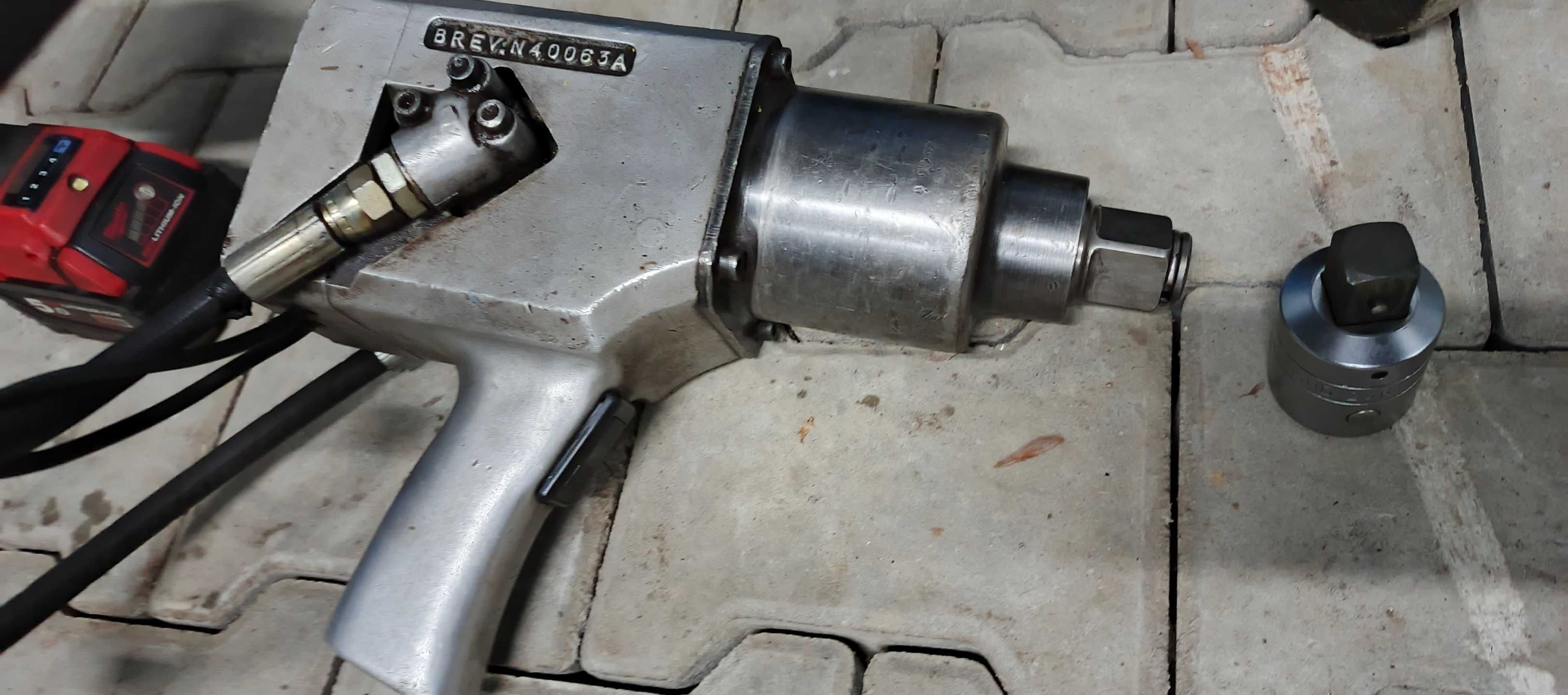 klucz udarowy hydrauliczny stacja hydrauliczna   podnosnik kolumnowy
