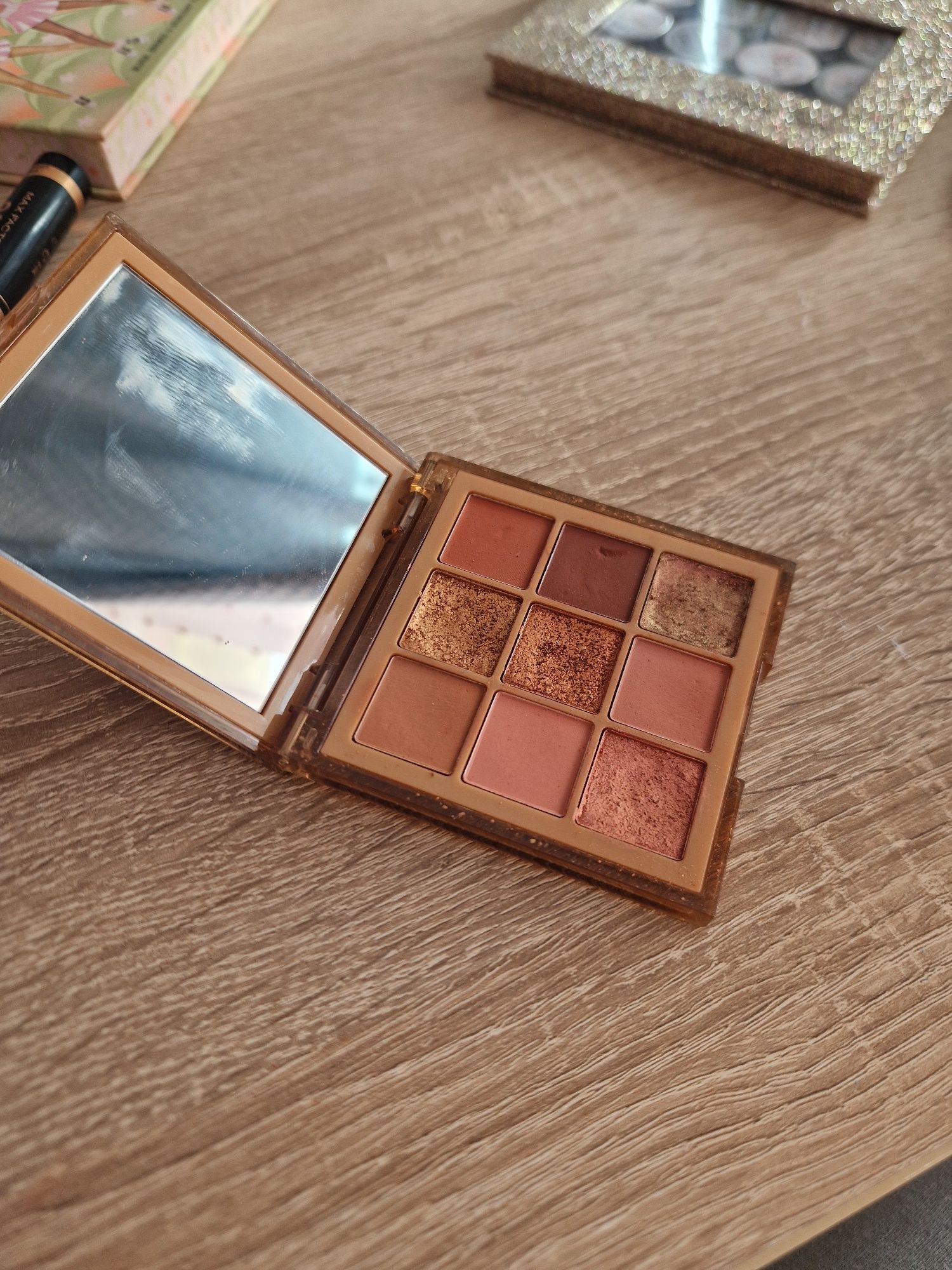 Huda beauty nude  medium paleta paletka