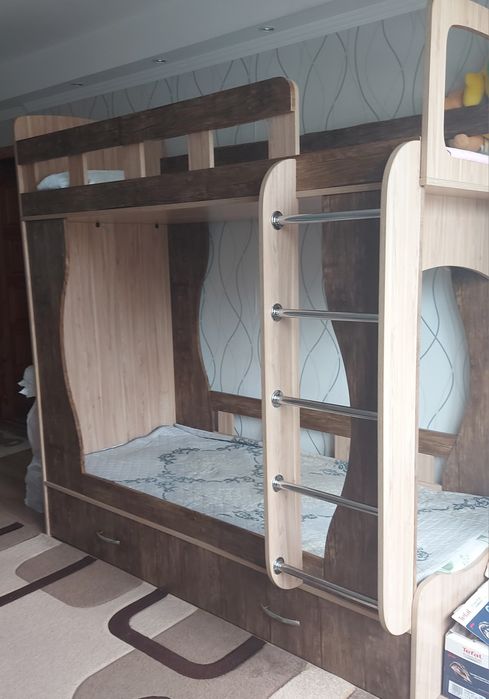 Продам 2х ярусну кровать
