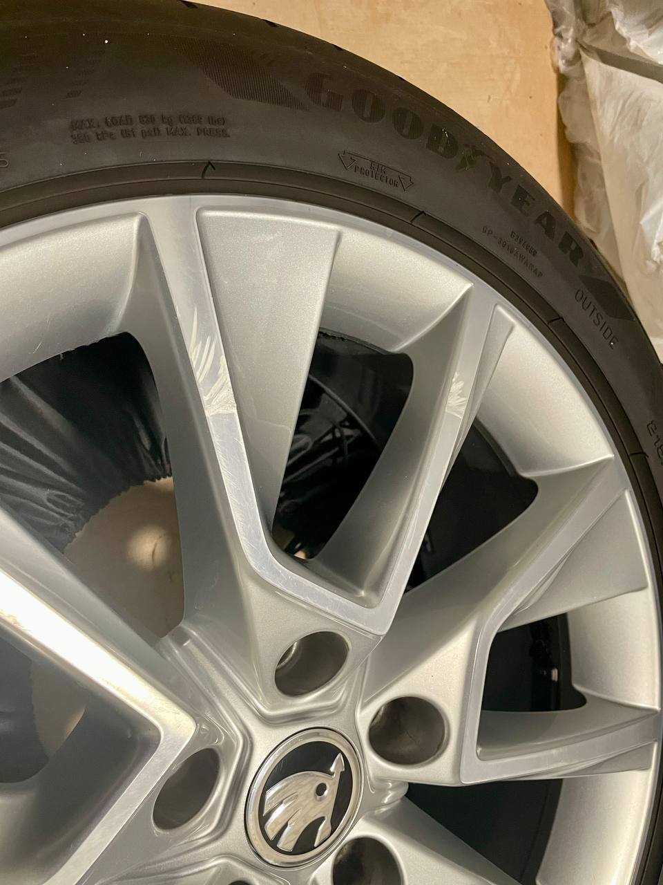 Комплект оригінальних коліс літо Goodyear R18 215/50 з дисками Skoda